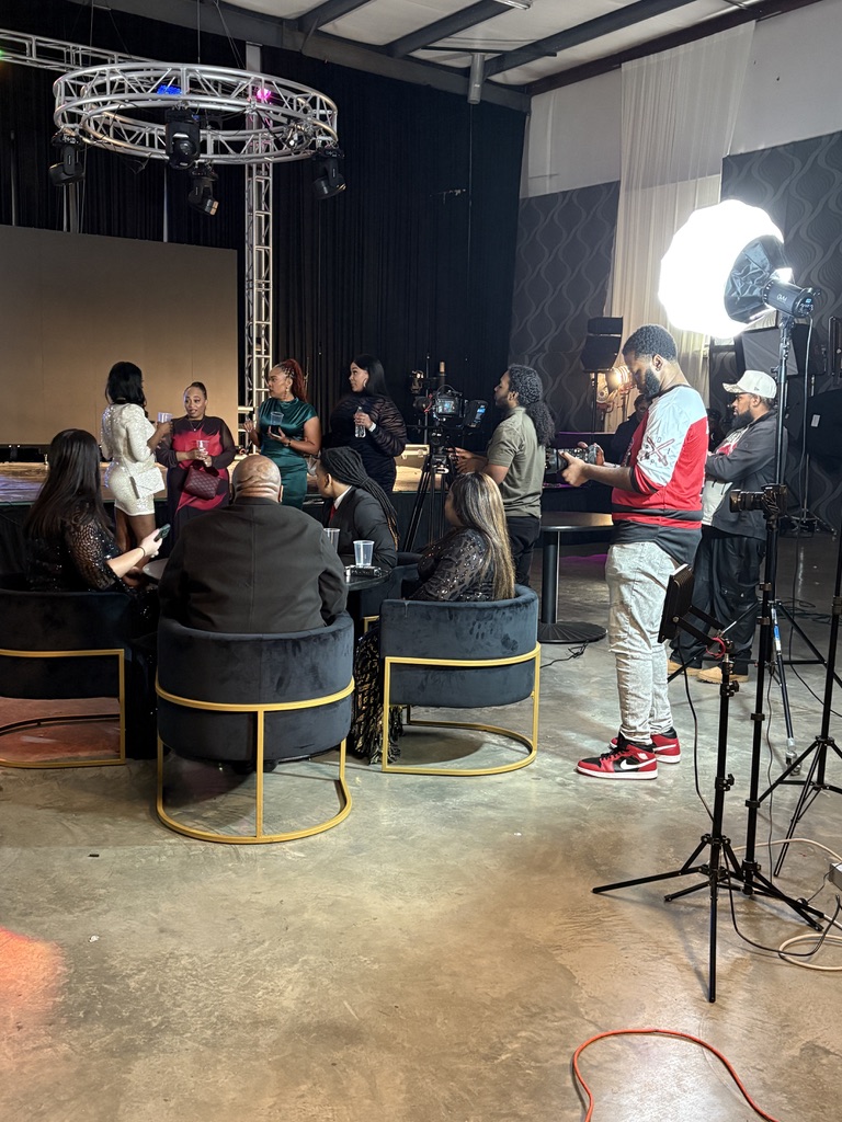 RElationSHIPS ensemble and crew on set