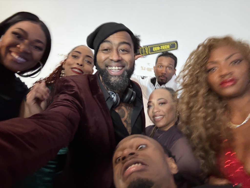 RElationSHIPS cast between scenes